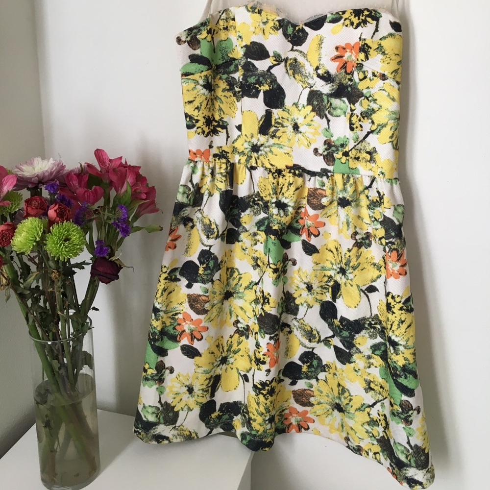 Adorable floral dress with sheer top 🌼 medium